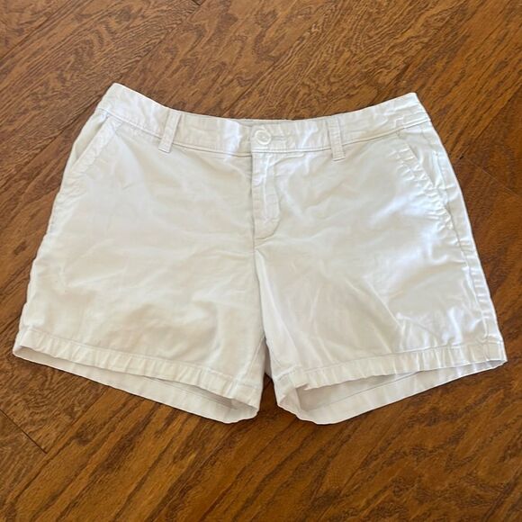 Classic white shorts - Picture 2 of 4
